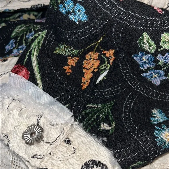 POL Large Floral Patchwork Jacket - Black and White - Picture 9 of 11